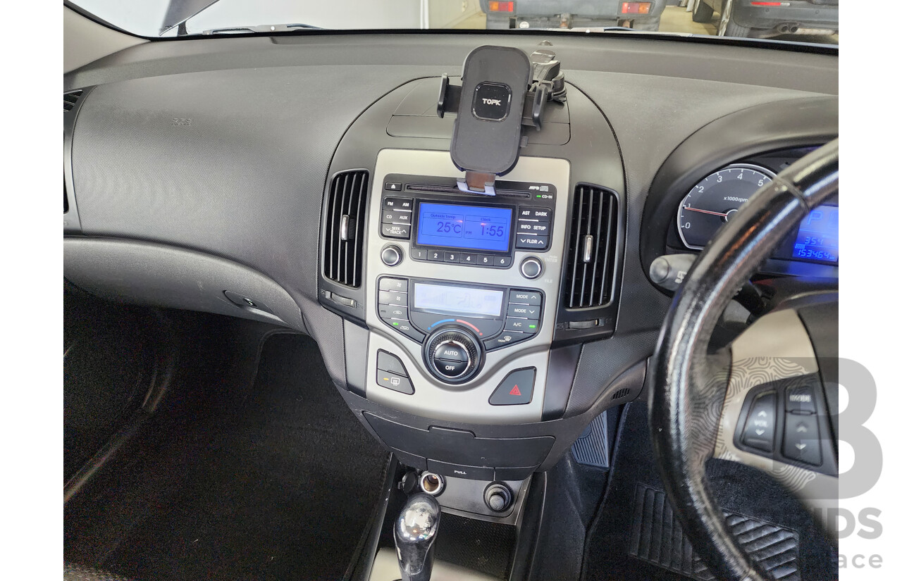 07/2009 Hyundai i30 SLX FD MY09 5d Hatchback Black 2.0L