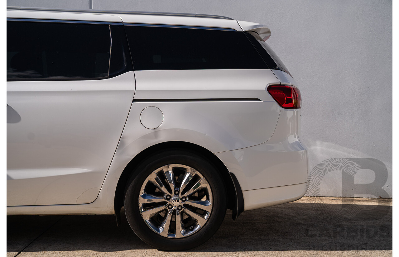 02/2018 Kia Carnival Platinum YP MY18 4d Wagon Snow Pearl White Turbo Diesel 2.2L - 8 Seater