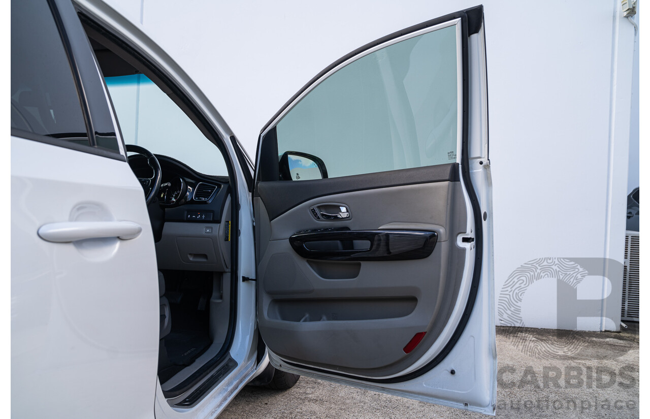 02/2018 Kia Carnival Platinum YP MY18 4d Wagon Snow Pearl White Turbo Diesel 2.2L - 8 Seater