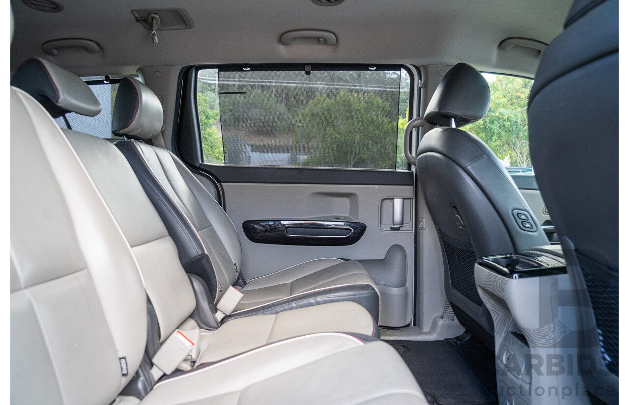 02/2018 Kia Carnival Platinum YP MY18 4d Wagon Snow Pearl White Turbo Diesel 2.2L - 8 Seater