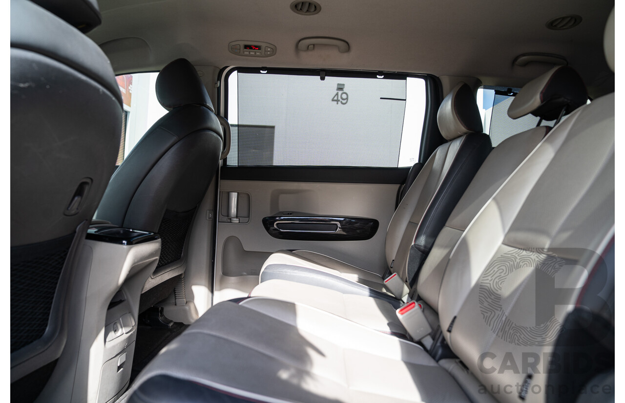 02/2018 Kia Carnival Platinum YP MY18 4d Wagon Snow Pearl White Turbo Diesel 2.2L - 8 Seater