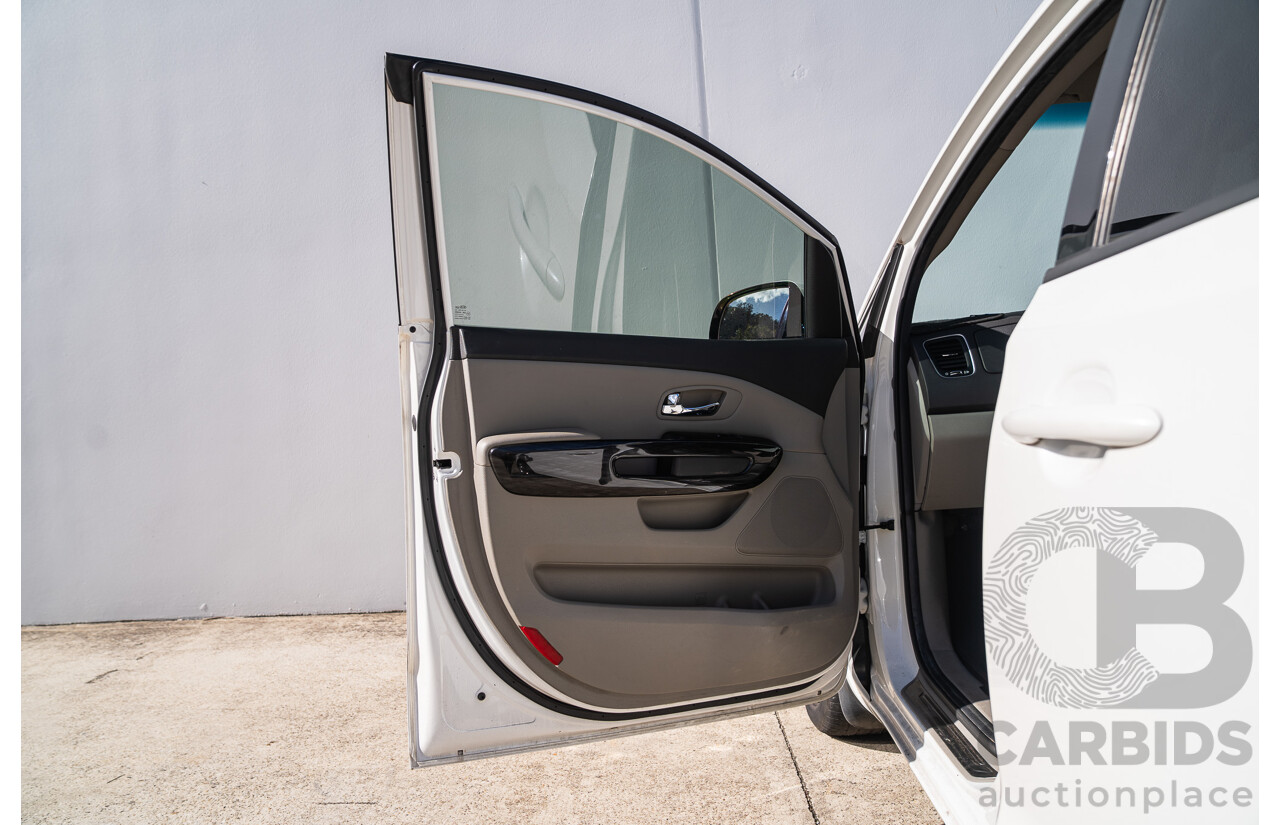 02/2018 Kia Carnival Platinum YP MY18 4d Wagon Snow Pearl White Turbo Diesel 2.2L - 8 Seater