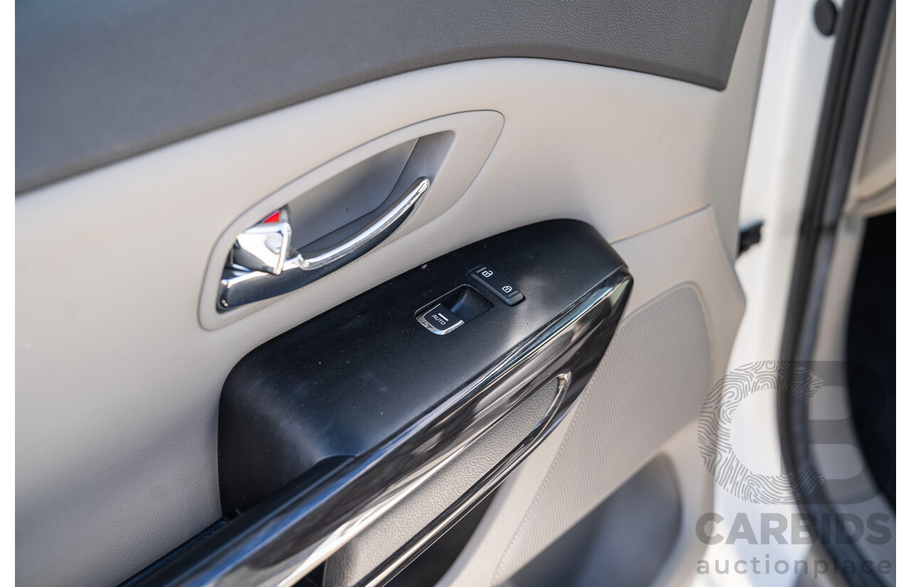 02/2018 Kia Carnival Platinum YP MY18 4d Wagon Snow Pearl White Turbo Diesel 2.2L - 8 Seater