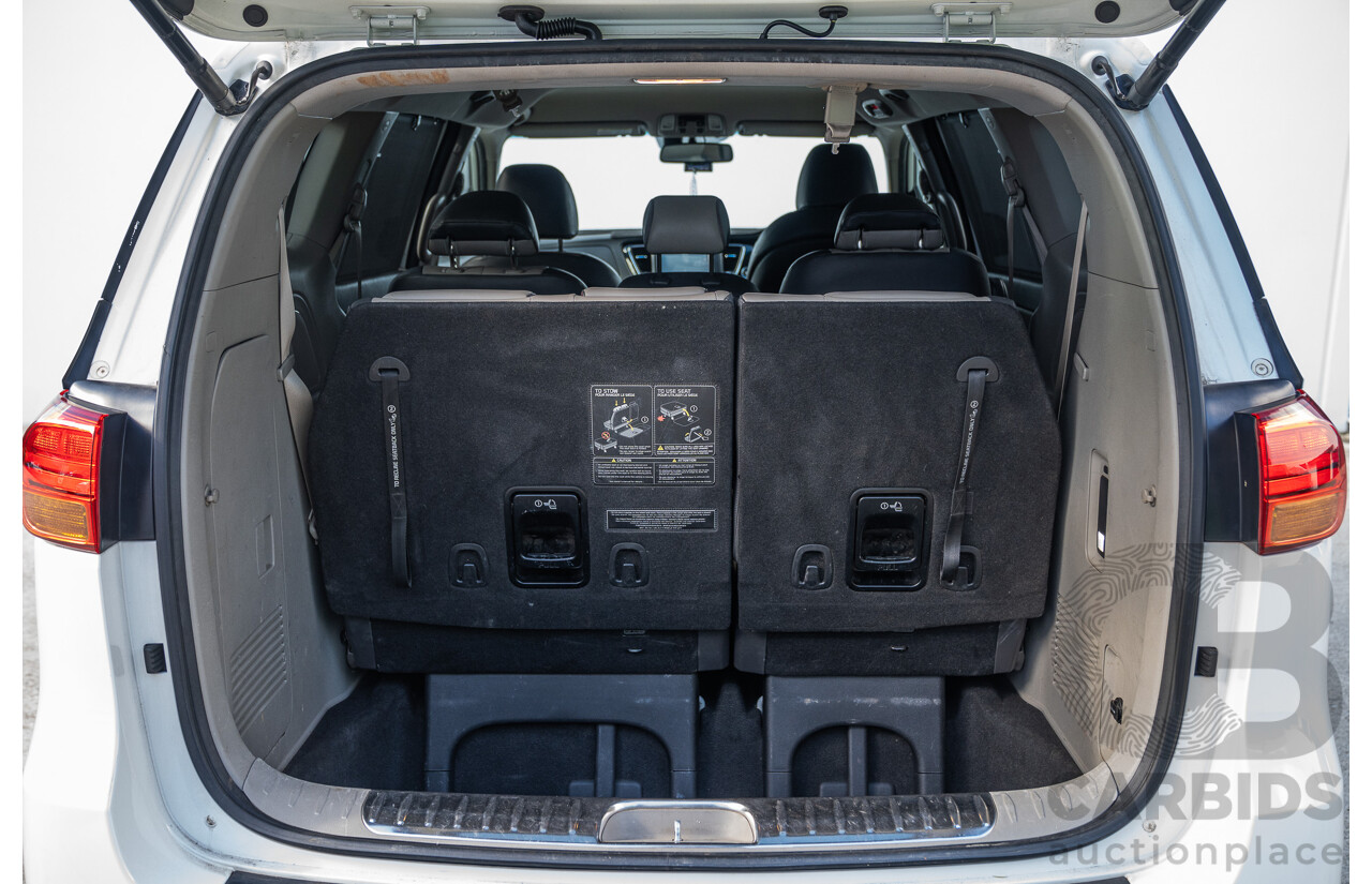 02/2018 Kia Carnival Platinum YP MY18 4d Wagon Snow Pearl White Turbo Diesel 2.2L - 8 Seater