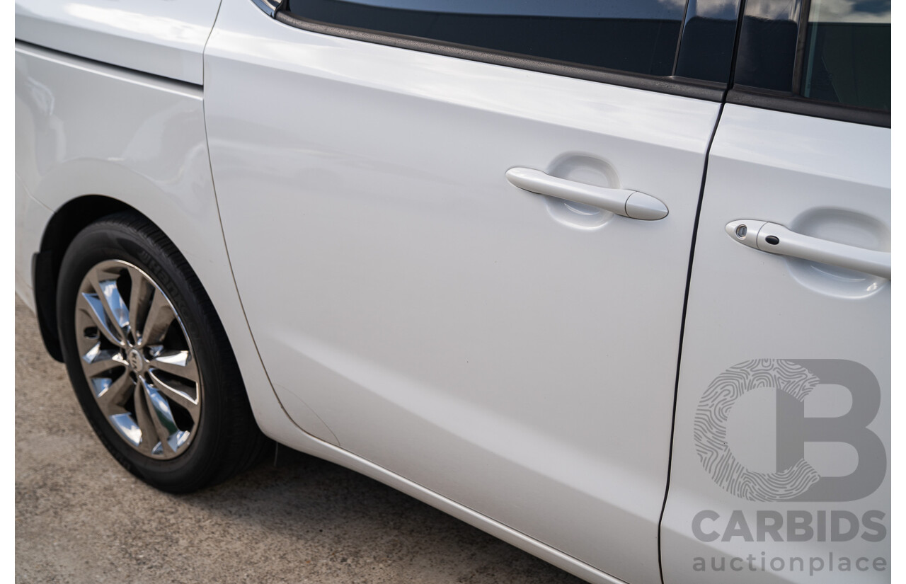 02/2018 Kia Carnival Platinum YP MY18 4d Wagon Snow Pearl White Turbo Diesel 2.2L - 8 Seater
