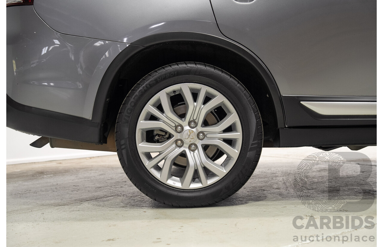 06/2021 Mitsubishi Outlander ES ZL MY21 4d Wagon Grey 2.4L - 7 Seater