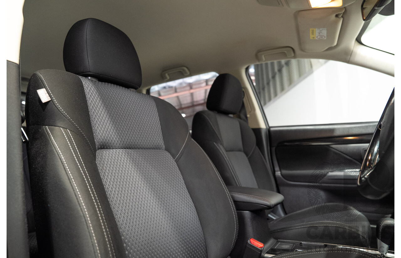 06/2021 Mitsubishi Outlander ES ZL MY21 4d Wagon Grey 2.4L - 7 Seater