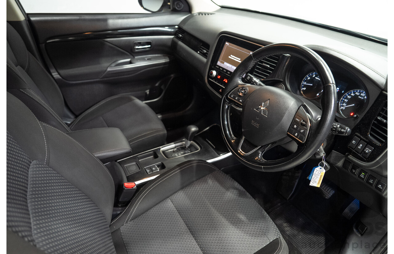 06/2021 Mitsubishi Outlander ES ZL MY21 4d Wagon Grey 2.4L - 7 Seater