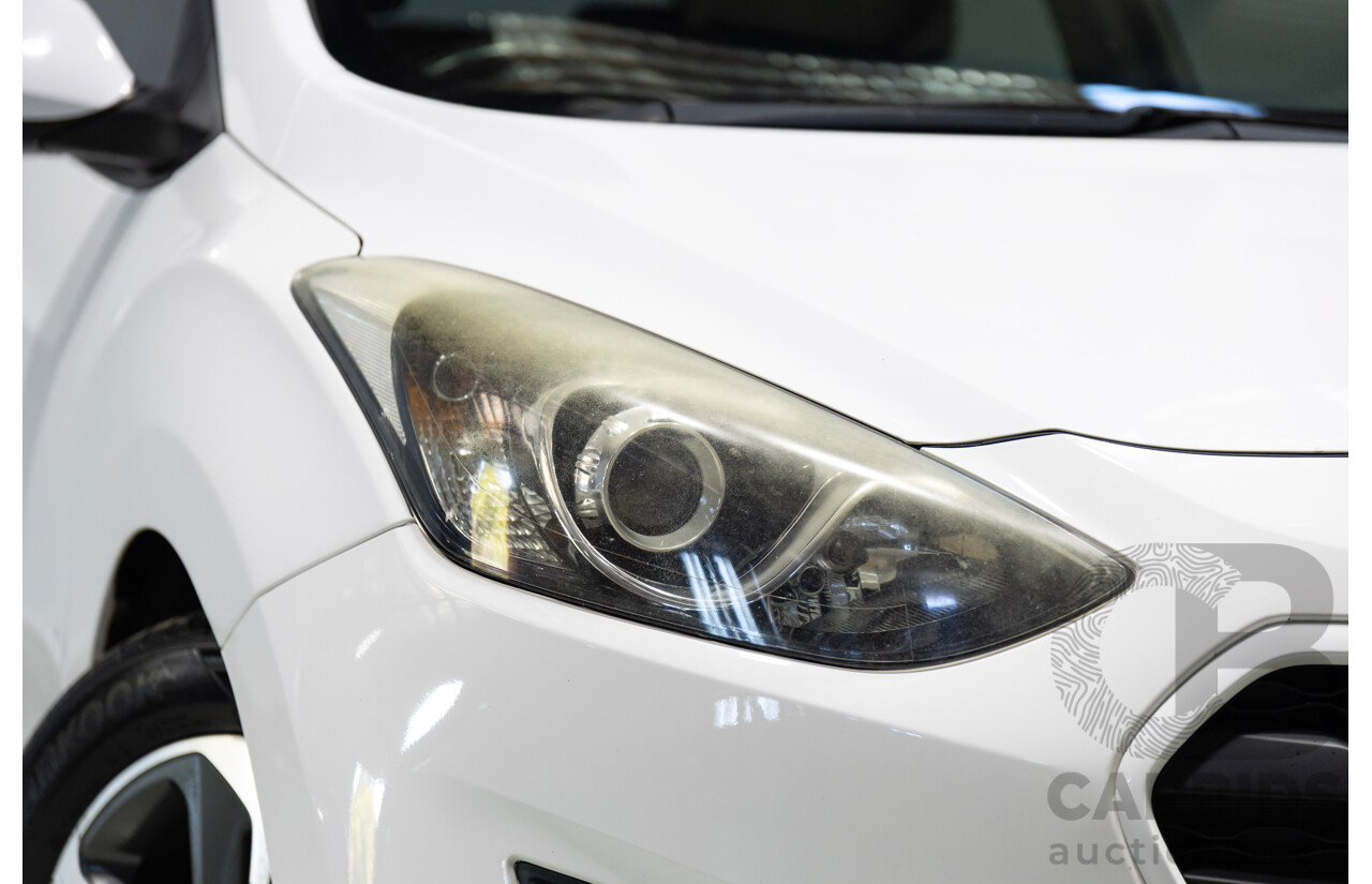 08/2015 Hyundai I30 ACTIVE X GD3 SERIES 2 5d Hatchback White 1.8L