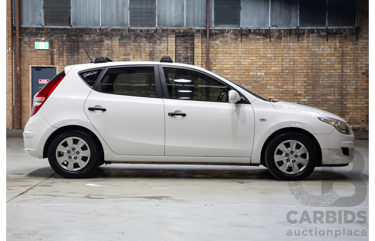 12/2010 Hyundai I30 SX FD MY11 5d Hatchback White 2.0L