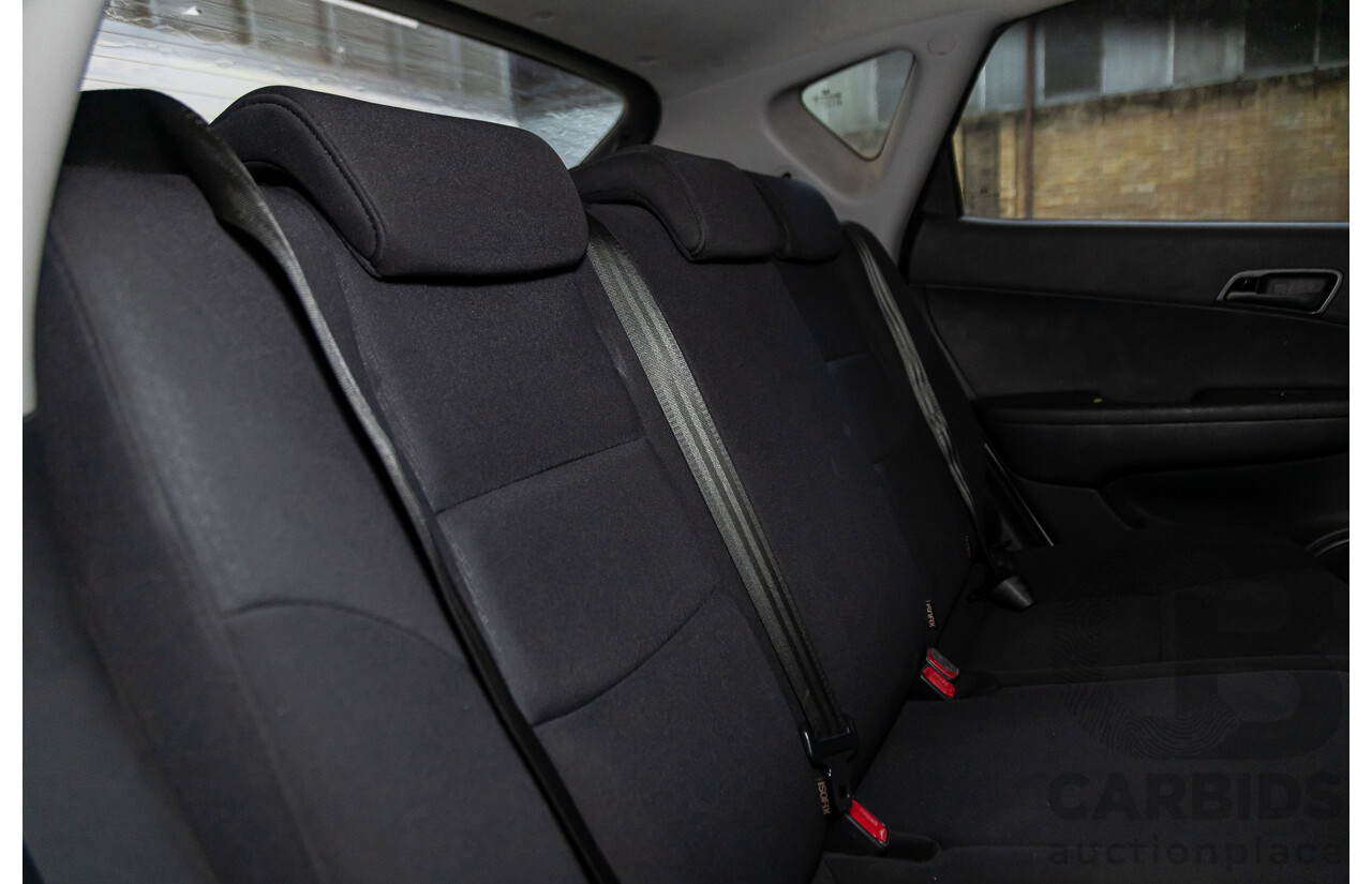12/2010 Hyundai I30 SX FD MY11 5d Hatchback White 2.0L