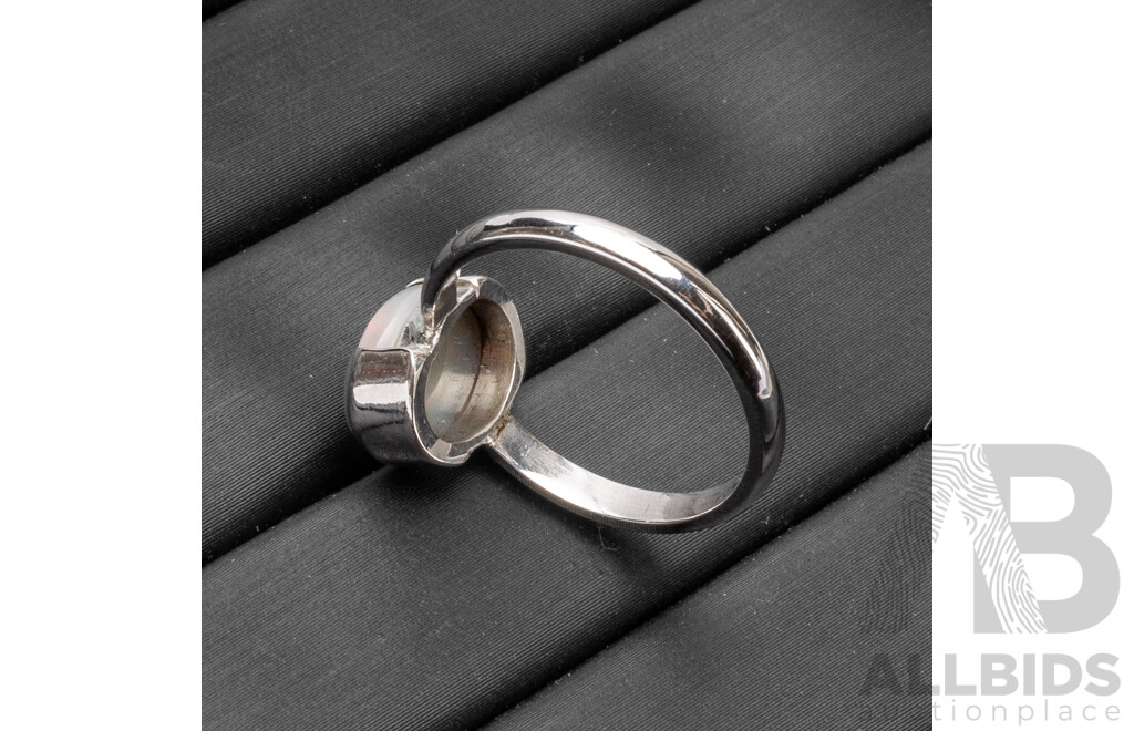 Handmade 14ct White Gold & Opal Solitaire Ring - Size N