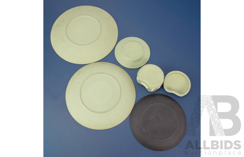 Collection of Four Wedgewood White Green Ceramic Pieces and a Black Example