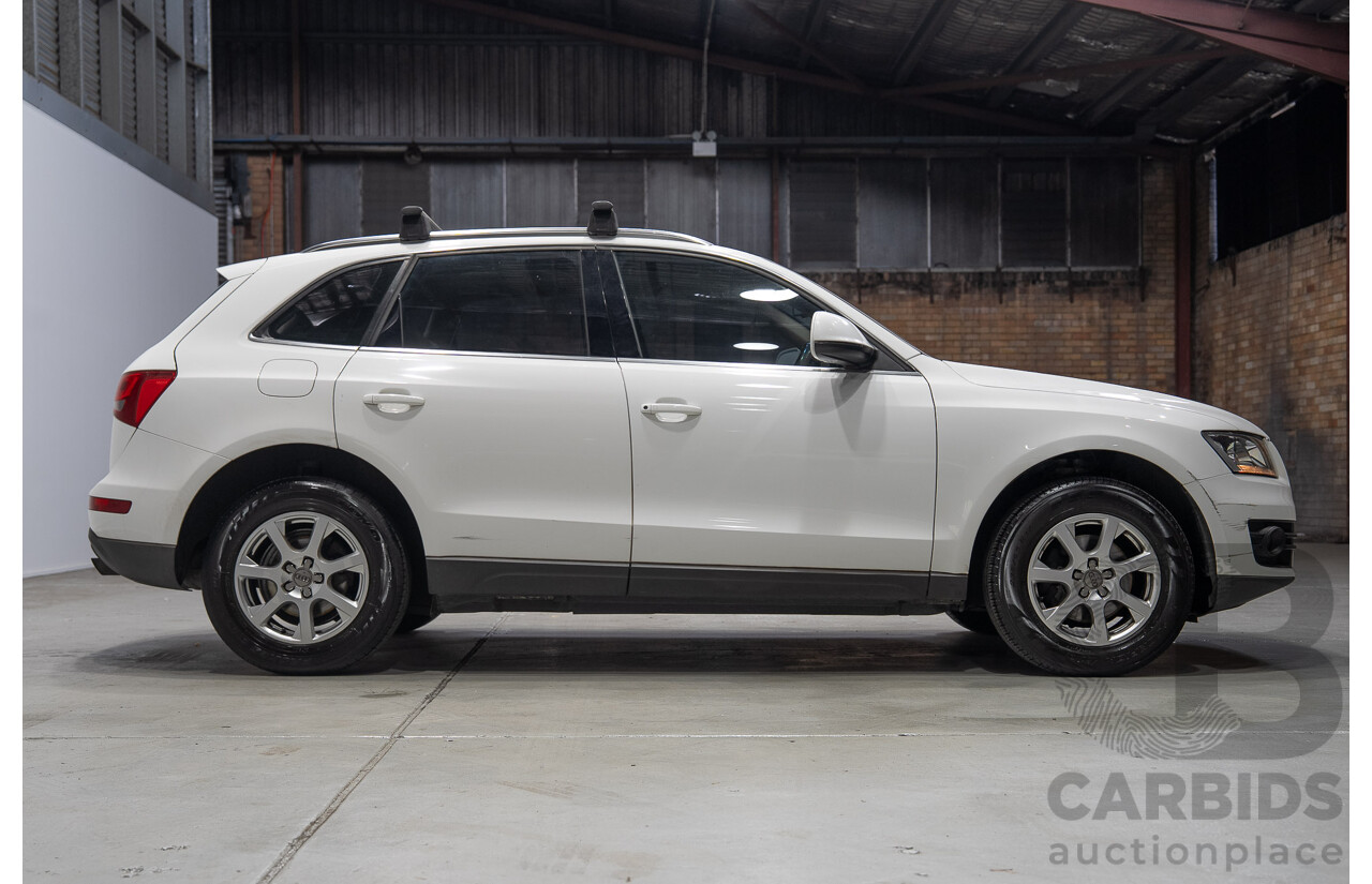 08/2010 Audi Q5 2.0 TFSI Quattro 8R MY11 4d Wagon White 2.0L