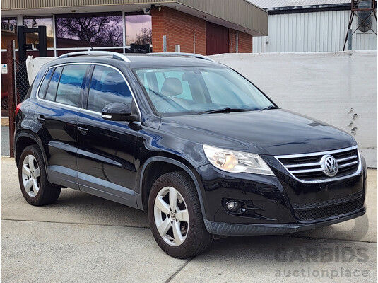 10/2010 Volkswagen Tiguan 147 TSI 5NC MY10 4d Wagon Black 2.0L