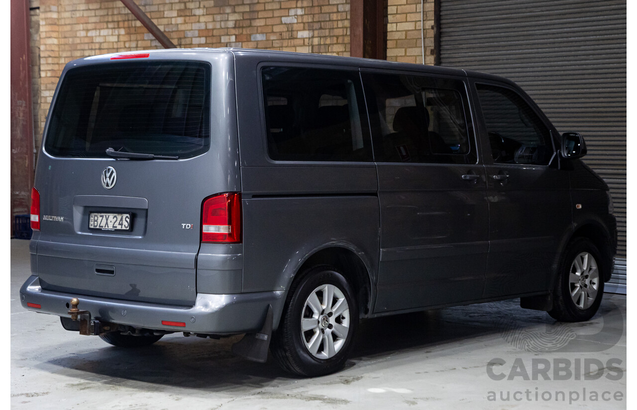 10/2011 Volkswagen Multivan 103 TDI Comfortline T5 MY10 4D Wagon Grey Turbo Diesel 2.0L - 7 Seater