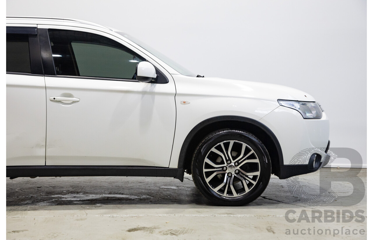 02/2015 Mitsubishi Outlander ES (4x4) ZJ MY14.5 4d Wagon White 2.4L