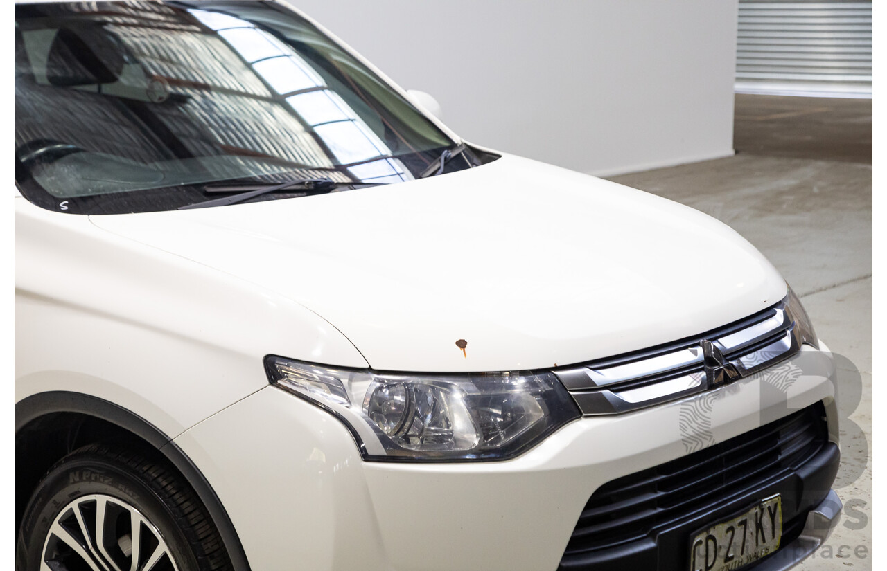 02/2015 Mitsubishi Outlander ES (4x4) ZJ MY14.5 4d Wagon White 2.4L