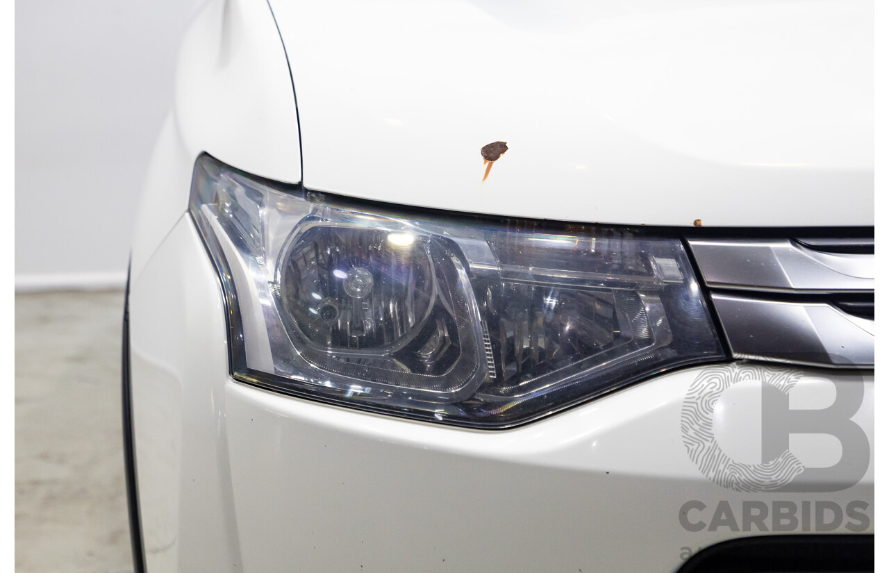02/2015 Mitsubishi Outlander ES (4x4) ZJ MY14.5 4d Wagon White 2.4L