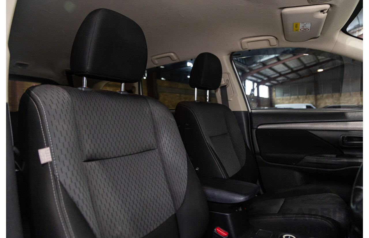 02/2015 Mitsubishi Outlander ES (4x4) ZJ MY14.5 4d Wagon White 2.4L