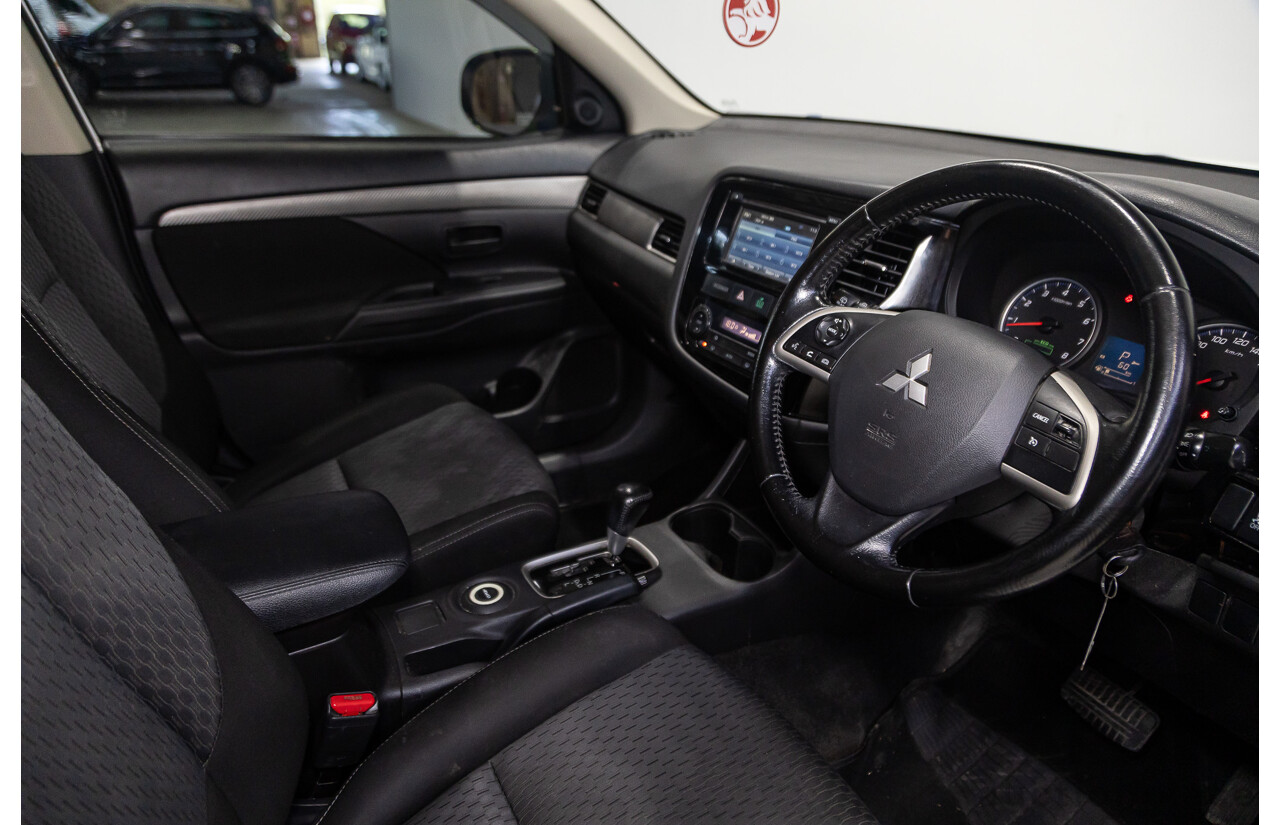 02/2015 Mitsubishi Outlander ES (4x4) ZJ MY14.5 4d Wagon White 2.4L