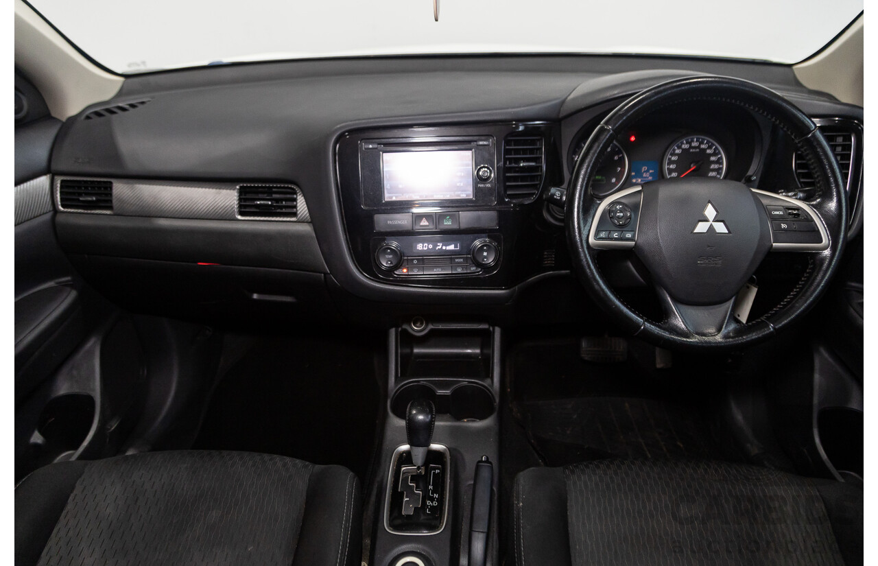 02/2015 Mitsubishi Outlander ES (4x4) ZJ MY14.5 4d Wagon White 2.4L