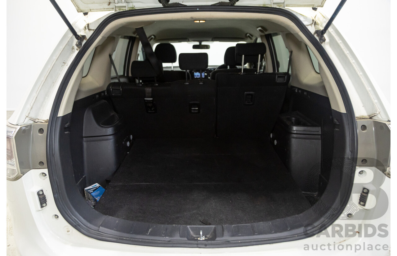 02/2015 Mitsubishi Outlander ES (4x4) ZJ MY14.5 4d Wagon White 2.4L