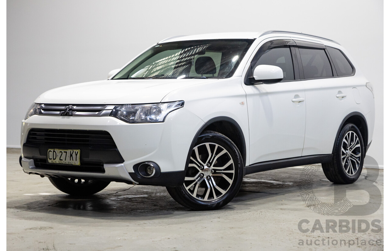 02/2015 Mitsubishi Outlander ES (4x4) ZJ MY14.5 4d Wagon White 2.4L