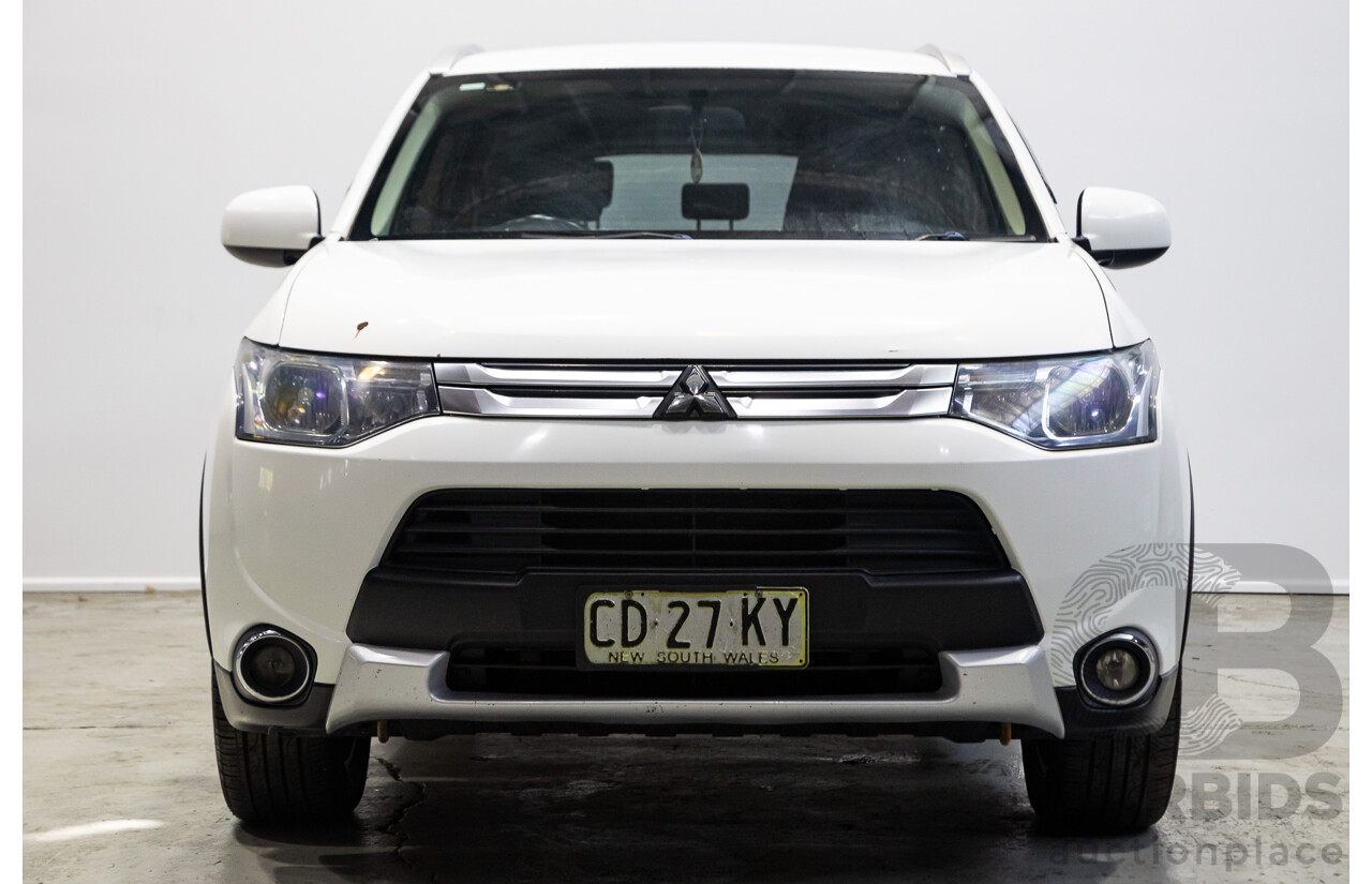 02/2015 Mitsubishi Outlander ES (4x4) ZJ MY14.5 4d Wagon White 2.4L