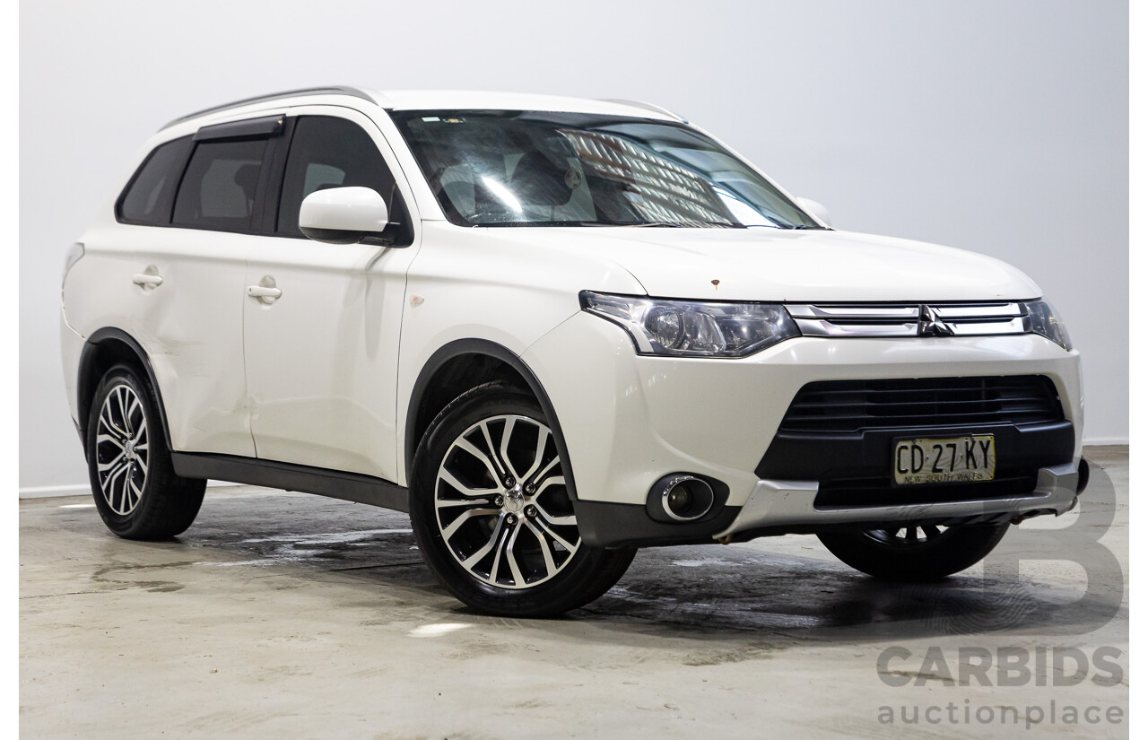 02/2015 Mitsubishi Outlander ES (4x4) ZJ MY14.5 4d Wagon White 2.4L