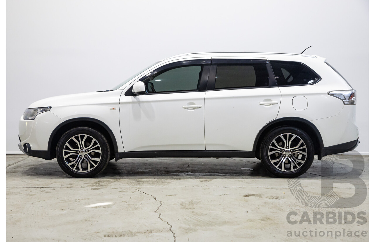 02/2015 Mitsubishi Outlander ES (4x4) ZJ MY14.5 4d Wagon White 2.4L