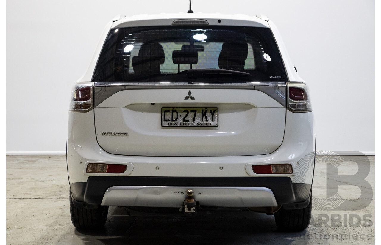 02/2015 Mitsubishi Outlander ES (4x4) ZJ MY14.5 4d Wagon White 2.4L