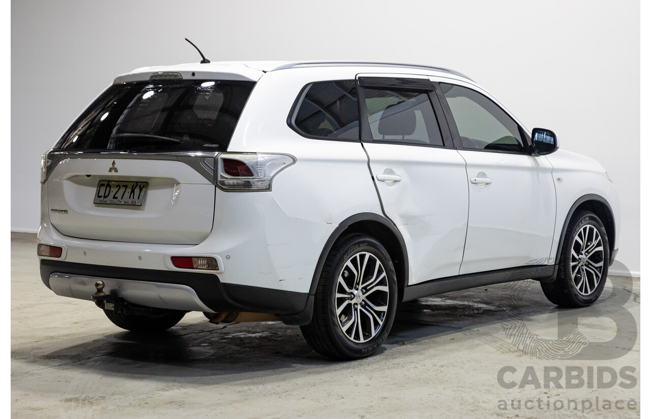 02/2015 Mitsubishi Outlander ES (4x4) ZJ MY14.5 4d Wagon White 2.4L