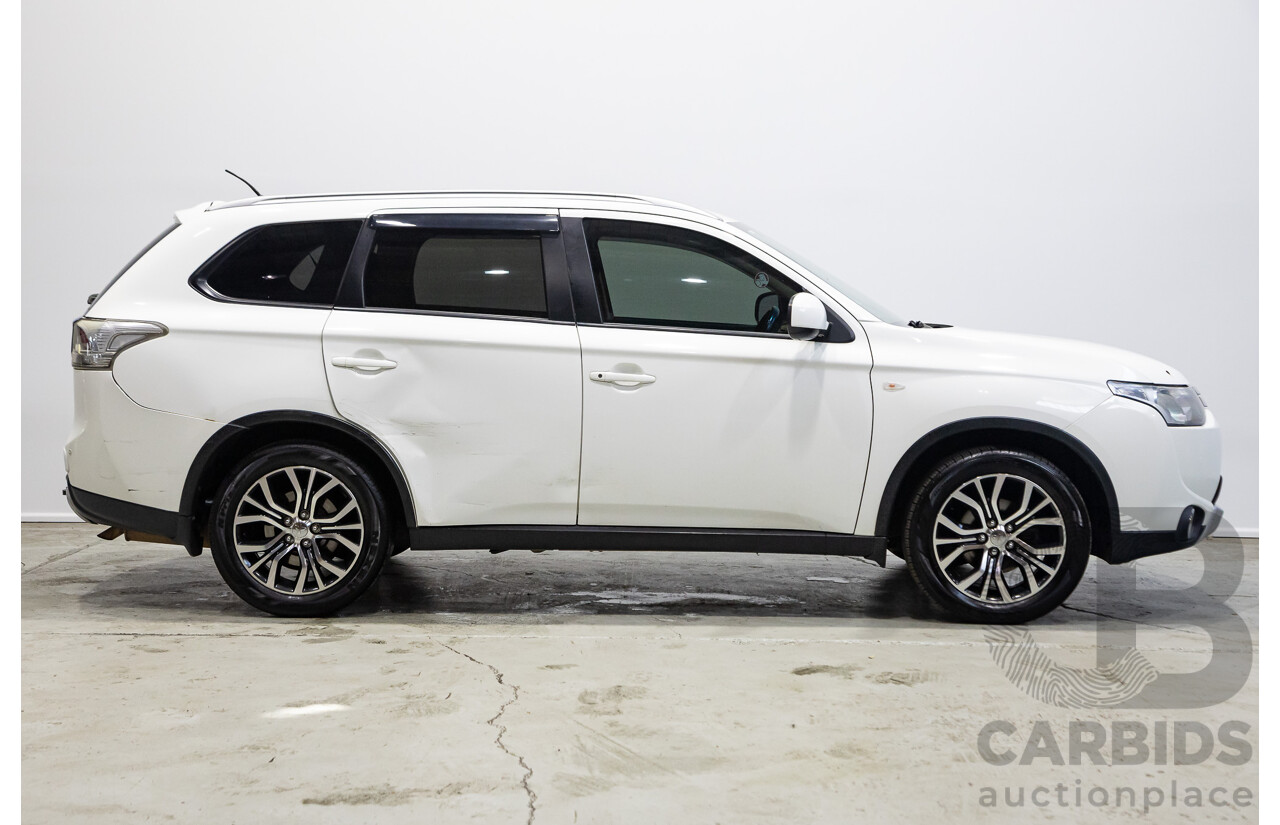 02/2015 Mitsubishi Outlander ES (4x4) ZJ MY14.5 4d Wagon White 2.4L