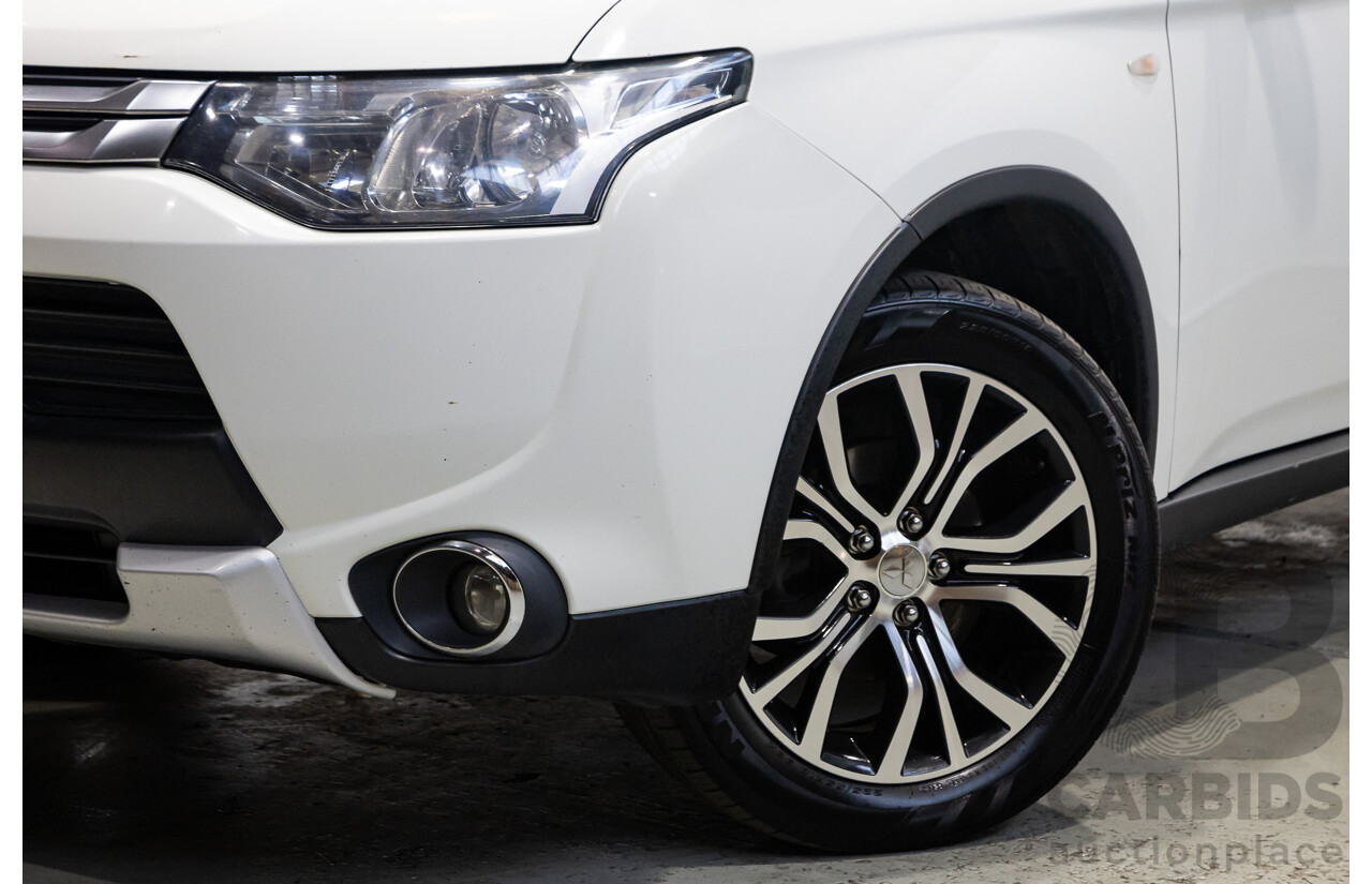 02/2015 Mitsubishi Outlander ES (4x4) ZJ MY14.5 4d Wagon White 2.4L