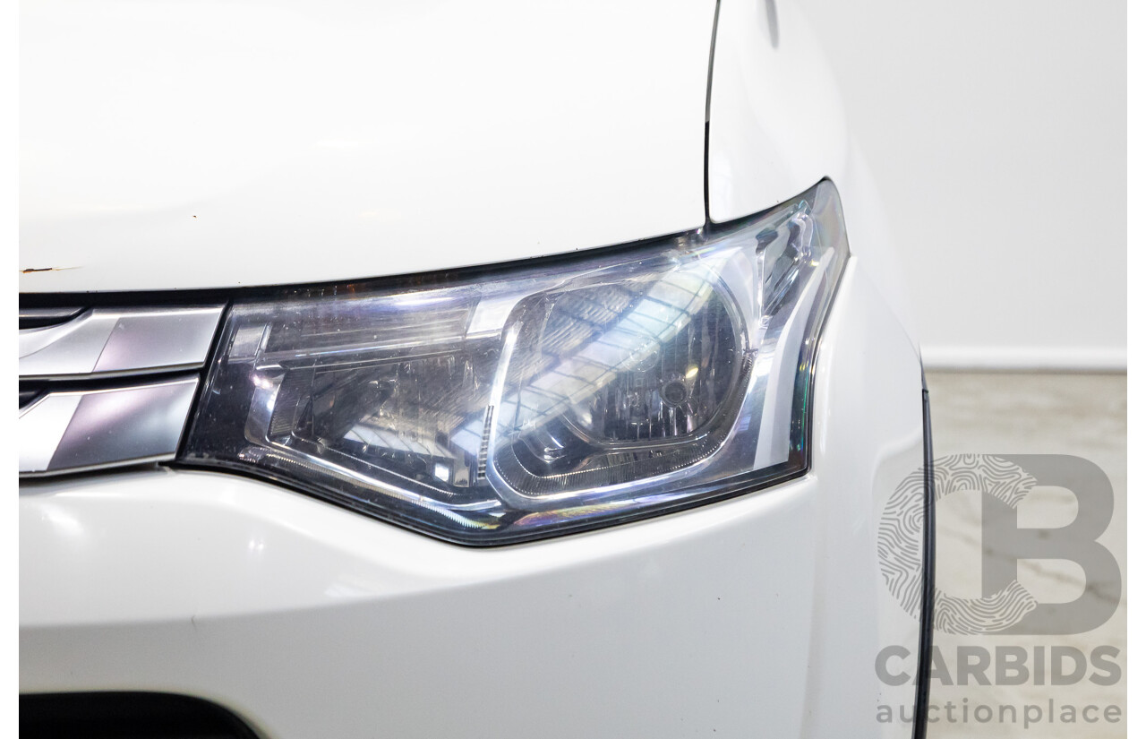 02/2015 Mitsubishi Outlander ES (4x4) ZJ MY14.5 4d Wagon White 2.4L