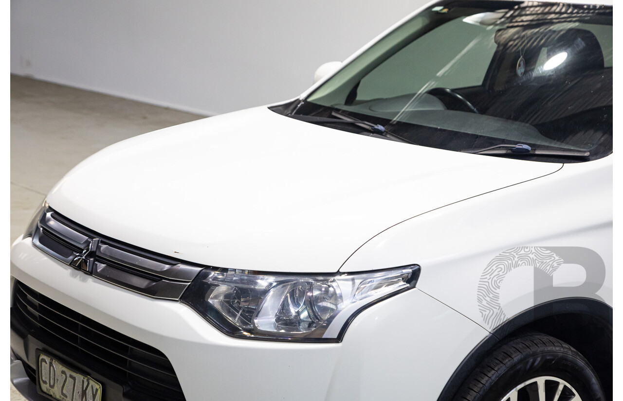 02/2015 Mitsubishi Outlander ES (4x4) ZJ MY14.5 4d Wagon White 2.4L