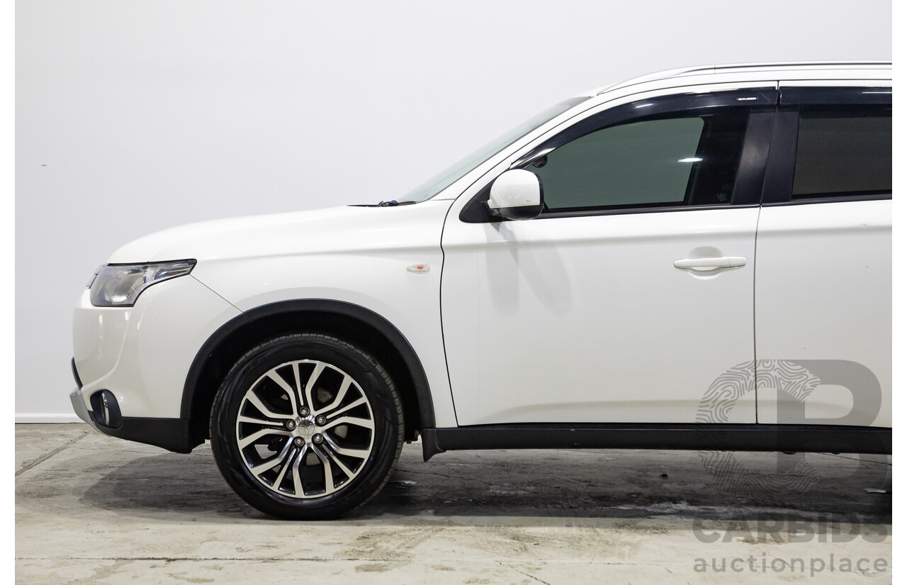 02/2015 Mitsubishi Outlander ES (4x4) ZJ MY14.5 4d Wagon White 2.4L