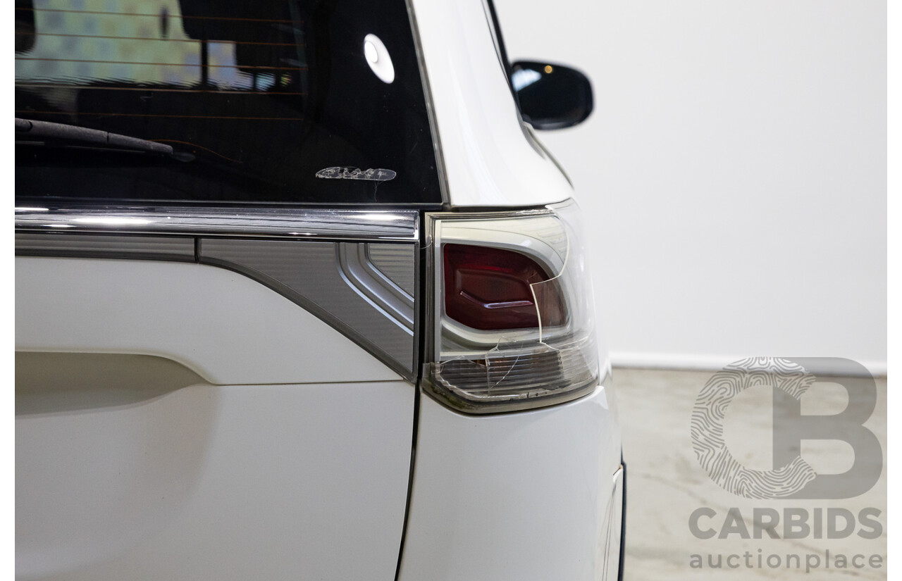 02/2015 Mitsubishi Outlander ES (4x4) ZJ MY14.5 4d Wagon White 2.4L