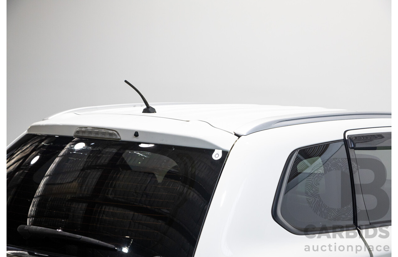 02/2015 Mitsubishi Outlander ES (4x4) ZJ MY14.5 4d Wagon White 2.4L