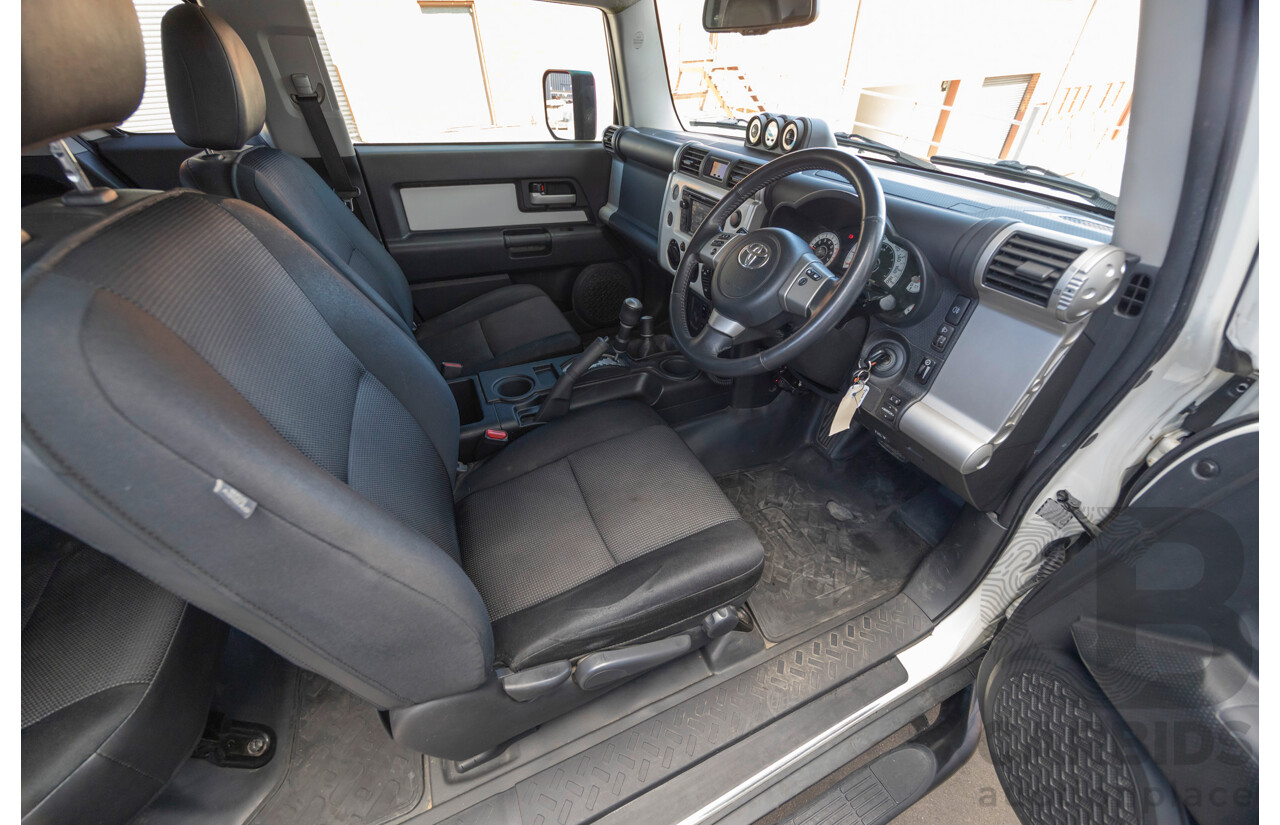 05/2012 Toyota FJ Cruiser (4x4) GSJ15R 4D Wagon Iceberg White 4.0L