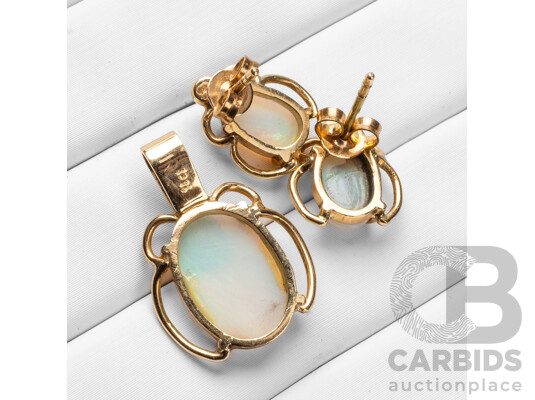 14ct Gold Opal Pendant & 9ct Gold Opal Earrings Set - 4.06gms