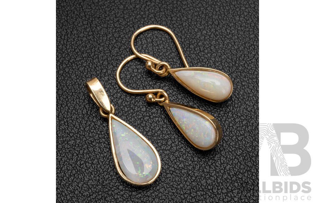 14ct Yellow Gold & Lightning Ridge Opal Earrings & Pendant Set - 4.64gms