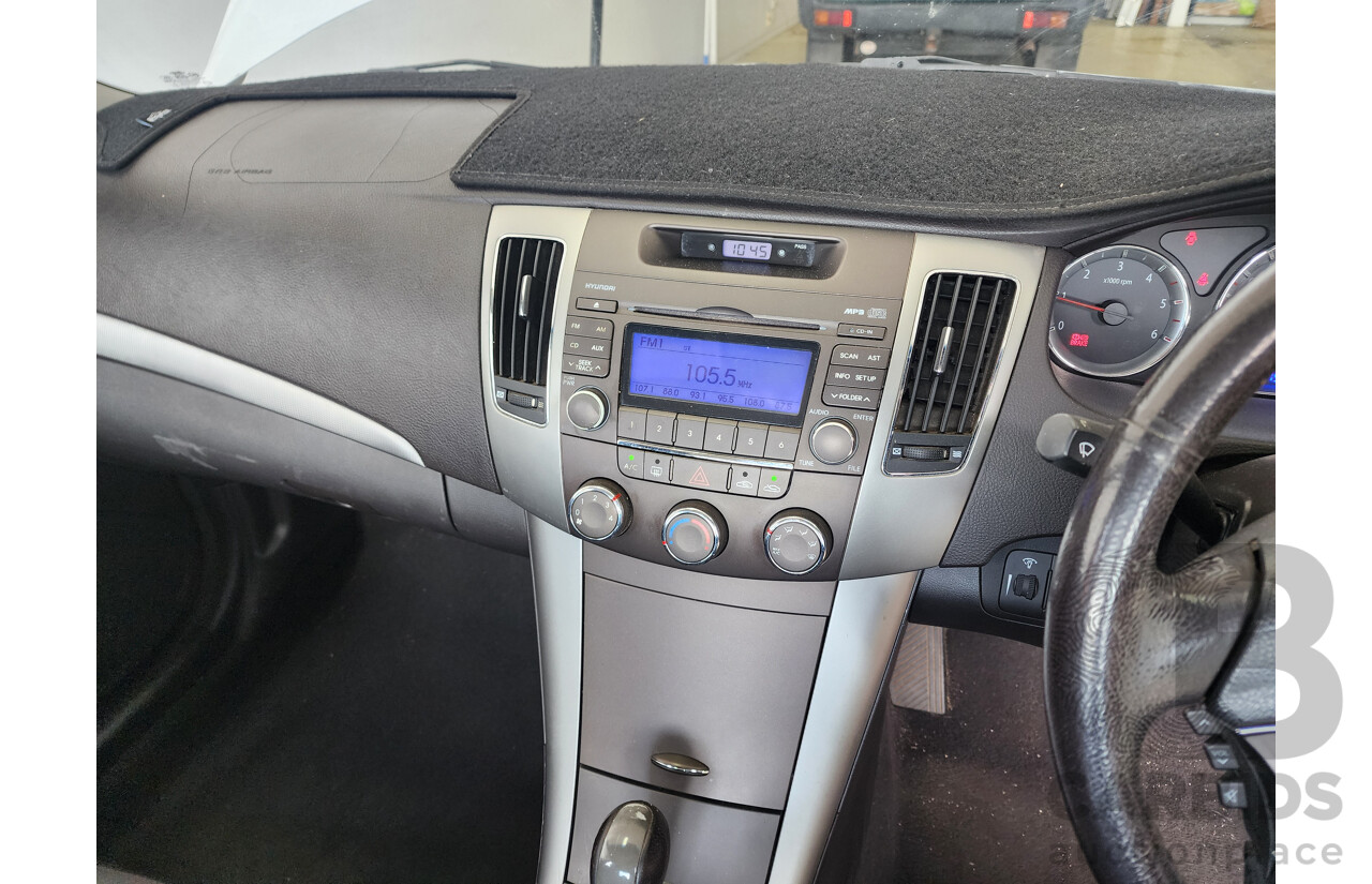11/2009 Hyundai Sonata SLX NF MY09 4d Sedan White 2.0L