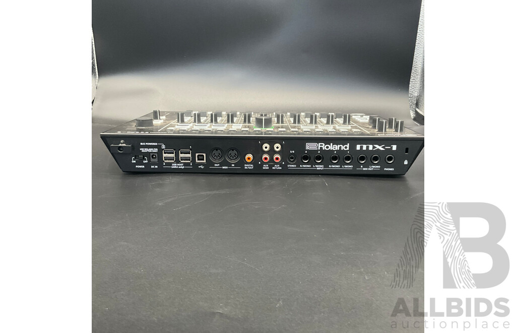 ROLAND AIRA MX-1 Mix Performer Digital Mixer