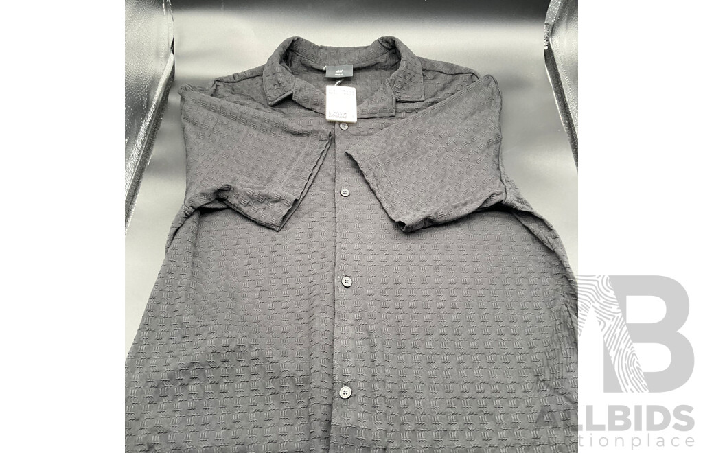 H&M Clothing (Mens Black Loose-fit Resort Shirt, Black Loose-fit Hooded Jacket & Loose Fit-zip-Through Hoodie Black/avenue Edition, Art. No. 1289806001) - LOT of 3