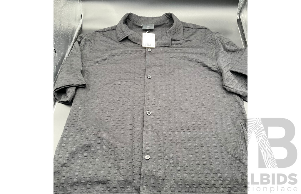 H&M Clothing (Mens Black Loose-fit Resort Shirt, Black Loose-fit Hooded Jacket & Loose Fit-zip-Through Hoodie Black/avenue Edition, Art. No. 1289806001) - LOT of 3