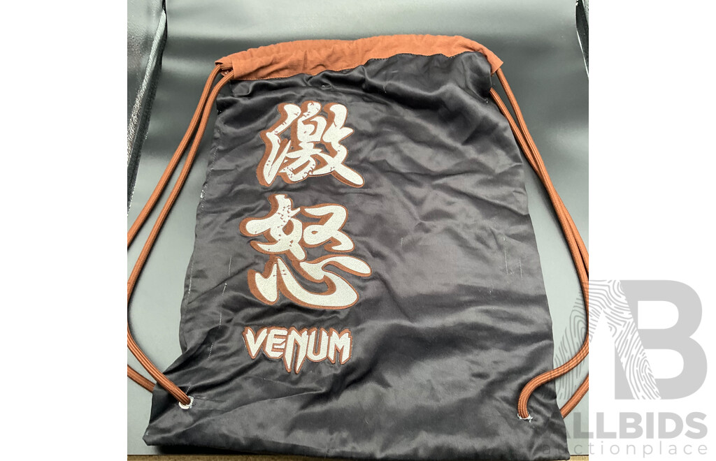 VENUM BJJ GI ABSOLUTE GORILLA, 2x VENUM Pants & VENUM Carry Bag - LOT of 4