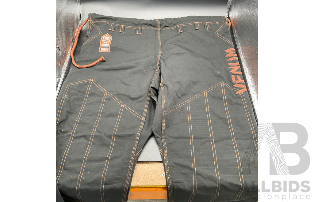 VENUM BJJ GI ABSOLUTE GORILLA, 2x VENUM Pants & VENUM Carry Bag - LOT of 4