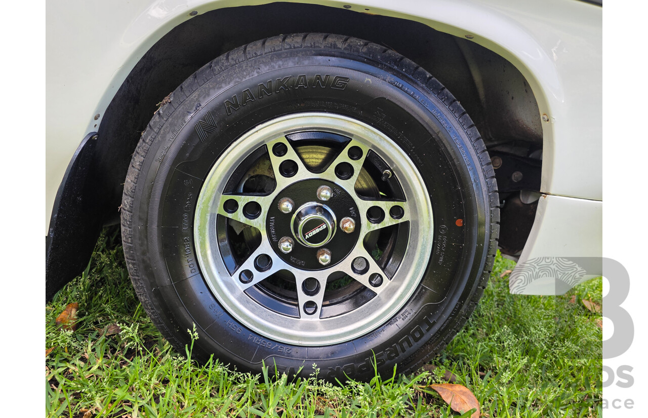 8/1981 Holden WB 2d Utility White V8 4.2L